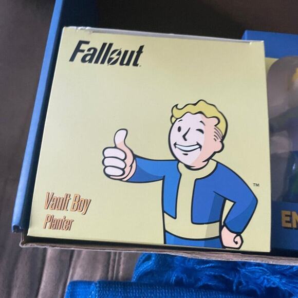 FALLOUT COLLECTOR BOX 5 PIECES VAULT BOY PLANTER, VAULT TEC SCARF, PIN, FIGURINE - Picture 6 of 16